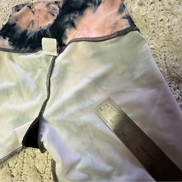 Onzie tie dye yoga leggings - Picture 4 of 9